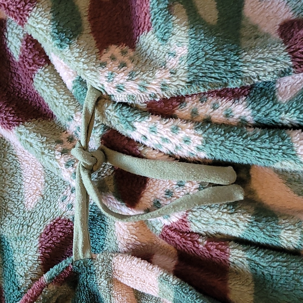 Cherokee Boy's Robe - Picture 5 of 5